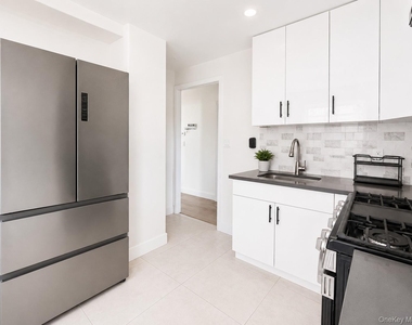83 Lyon Place - Photo Thumbnail 3