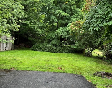 418 Christian Herald Road - Photo Thumbnail 12