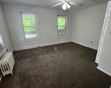 418 Christian Herald Road - Photo Thumbnail 8