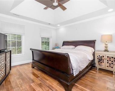 7 Hopkins Lane - Photo Thumbnail 12