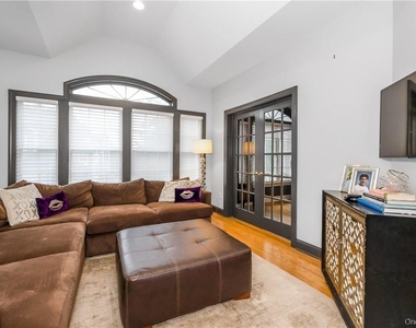 7 Hopkins Lane - Photo Thumbnail 2