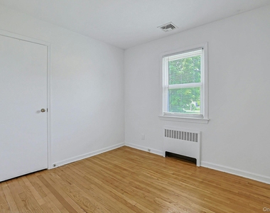 24 Grover Avenue - Photo Thumbnail 15