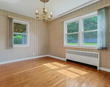 24 Grover Avenue - Photo Thumbnail 11