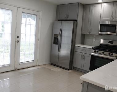 82 Washington Avenue - Photo Thumbnail 8
