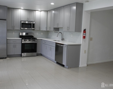 82 Washington Avenue - Photo Thumbnail 4