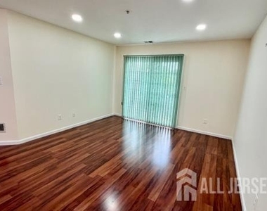 1125 Waterford Drive - Photo Thumbnail 10