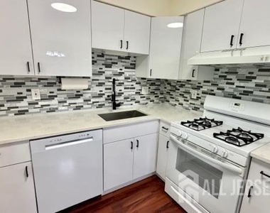1125 Waterford Drive - Photo Thumbnail 15