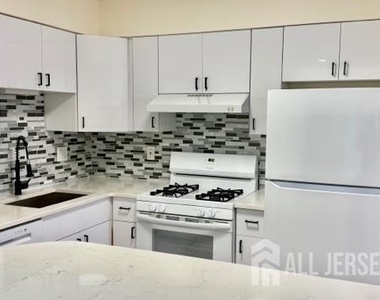 1125 Waterford Drive - Photo Thumbnail 13
