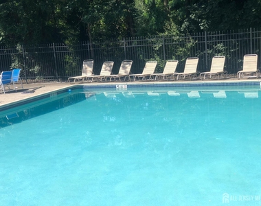 1125 Waterford Drive - Photo Thumbnail 2