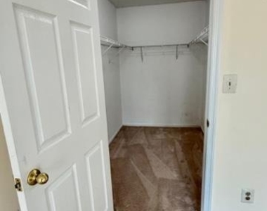 1125 Waterford Drive - Photo Thumbnail 9