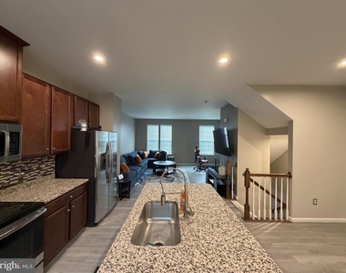174 Ontario Drive - Photo Thumbnail 8