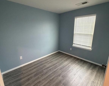 174 Ontario Drive - Photo Thumbnail 17