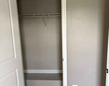 174 Ontario Drive - Photo Thumbnail 16