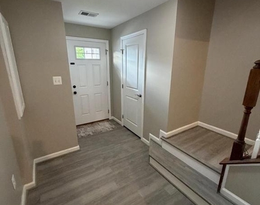 174 Ontario Drive - Photo Thumbnail 3