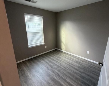 174 Ontario Drive - Photo Thumbnail 15
