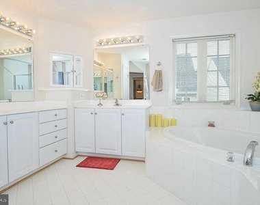 9910 East Hill Drive - Photo Thumbnail 10
