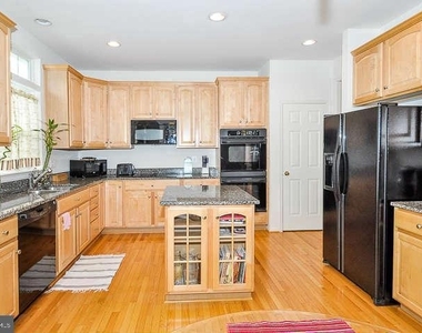 9910 East Hill Drive - Photo Thumbnail 6