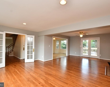 350 Copperfield Lane - Photo Thumbnail 2