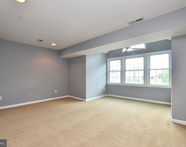 350 Copperfield Lane - Photo Thumbnail 4