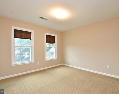 350 Copperfield Lane - Photo Thumbnail 8