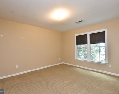 350 Copperfield Lane - Photo Thumbnail 7