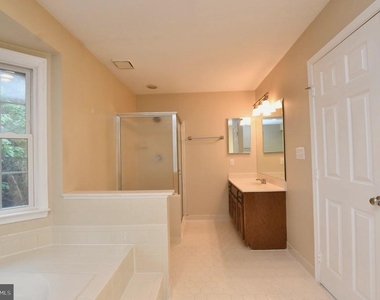 350 Copperfield Lane - Photo Thumbnail 5