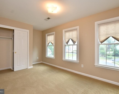 350 Copperfield Lane - Photo Thumbnail 9