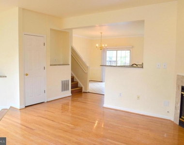6863 Drifton Court - Photo Thumbnail 3