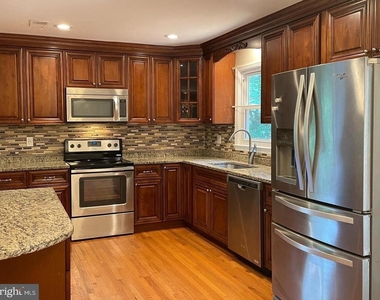 6223 Rathlin Drive - Photo Thumbnail 9