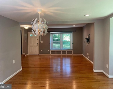 6223 Rathlin Drive - Photo Thumbnail 3