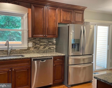 6223 Rathlin Drive - Photo Thumbnail 8