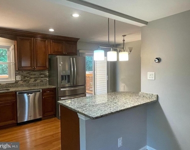 6223 Rathlin Drive - Photo Thumbnail 4