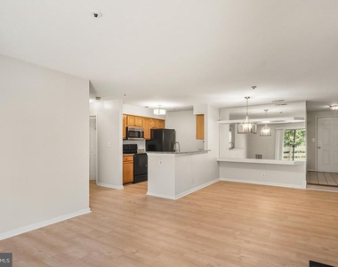 240 S Reynolds Street - Photo Thumbnail 18