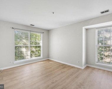 240 S Reynolds Street - Photo Thumbnail 11