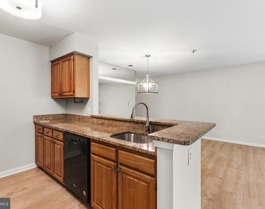 240 S Reynolds Street - Photo Thumbnail 16