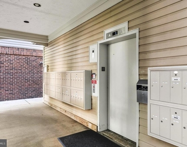 240 S Reynolds Street - Photo Thumbnail 2