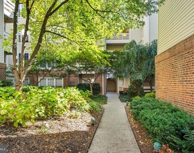 240 S Reynolds Street - Photo Thumbnail 3