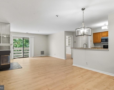 240 S Reynolds Street - Photo Thumbnail 6