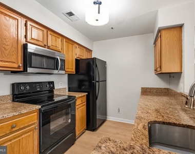 240 S Reynolds Street - Photo Thumbnail 15