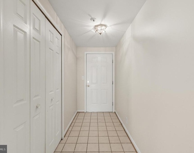 240 S Reynolds Street - Photo Thumbnail 5