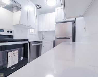 1718 W Abingdon Drive - Photo Thumbnail 11