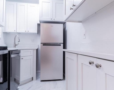 1718 W Abingdon Drive - Photo Thumbnail 7