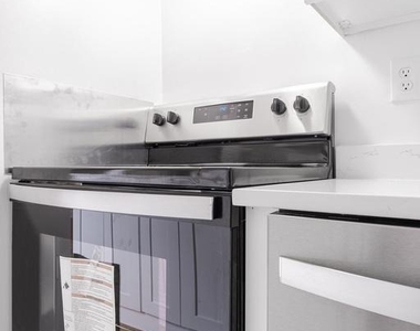 1718 W Abingdon Drive - Photo Thumbnail 14