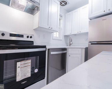 1718 W Abingdon Drive - Photo Thumbnail 12