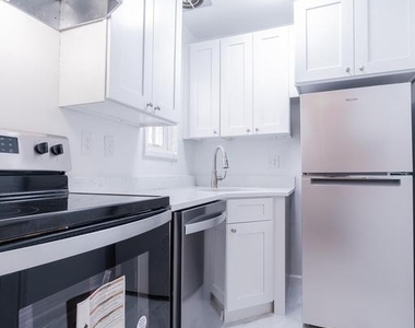 1718 W Abingdon Drive - Photo Thumbnail 9