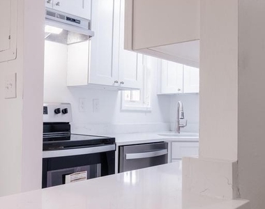 1718 W Abingdon Drive - Photo Thumbnail 8