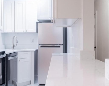 1718 W Abingdon Drive - Photo Thumbnail 4