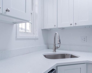 1718 W Abingdon Drive - Photo Thumbnail 15