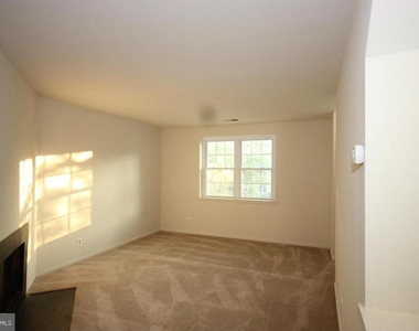 2832 Wakefield Street S - Photo Thumbnail 2