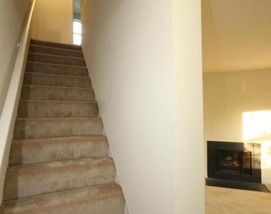 2832 Wakefield Street S - Photo Thumbnail 9